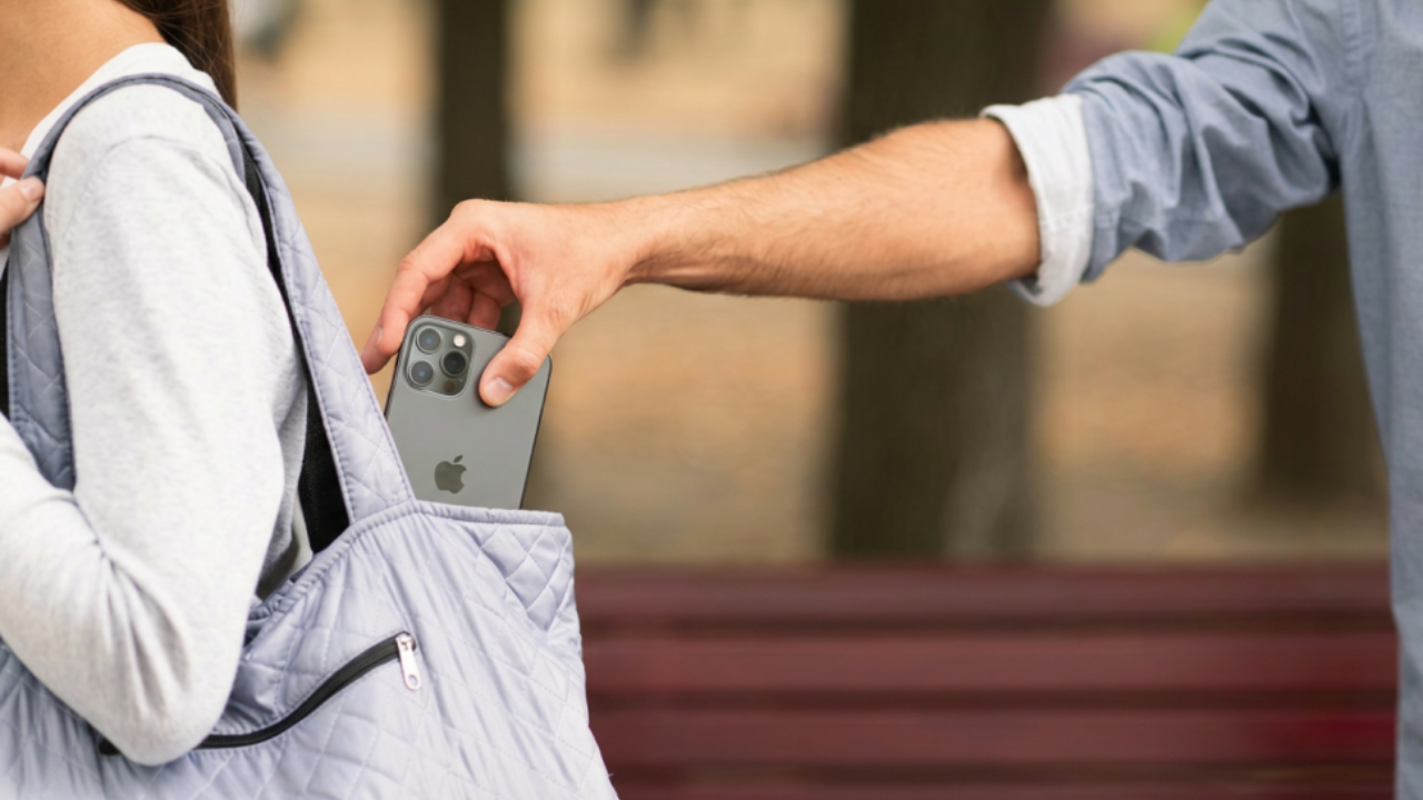 iPhone volé : que faire pour le localiser, le bloquer et protéger vos données ?