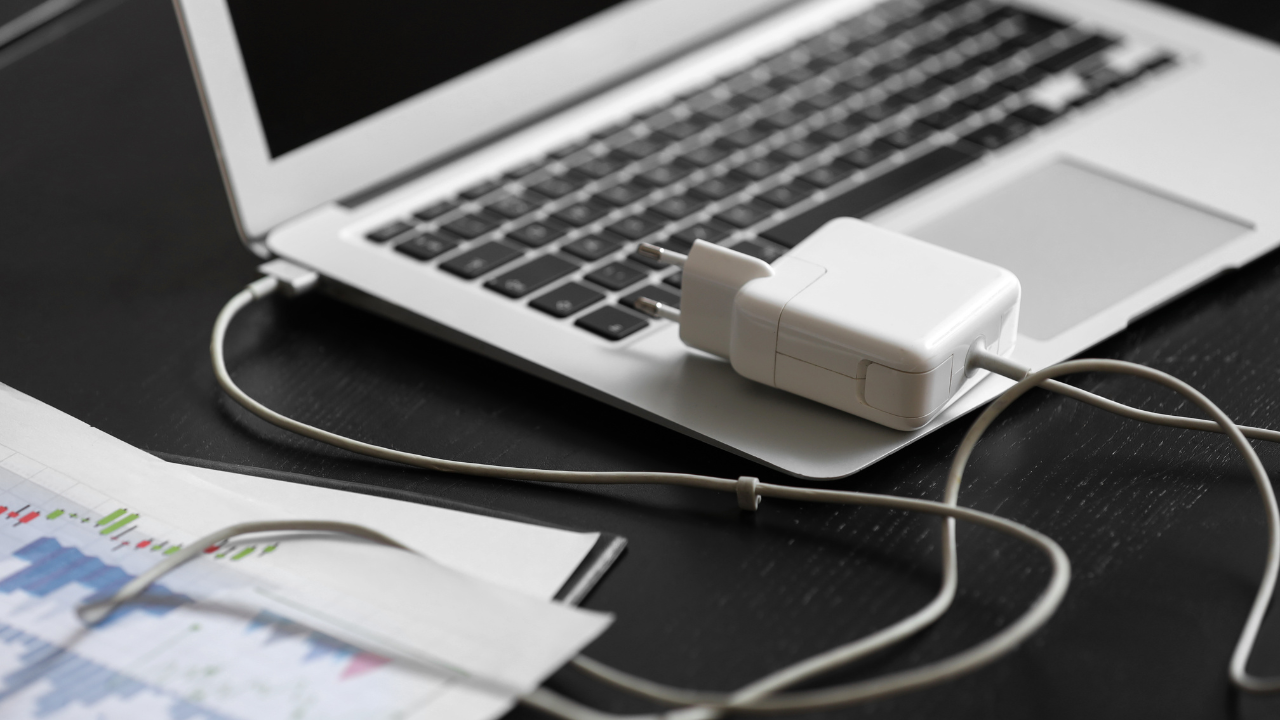 Ordinateur portable sans chargeur : ce qui change dès le 28 avril 2026 et comment bien choisir son chargeur